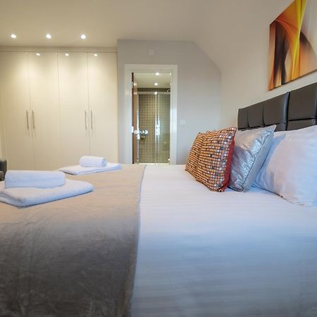Helios Court Penthouse Serviced Apartment By Ferndale Мейдънхед Екстериор снимка