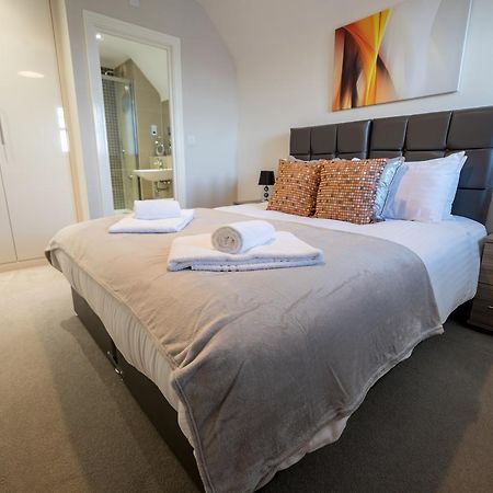 Helios Court Penthouse Serviced Apartment By Ferndale Мейдънхед Екстериор снимка