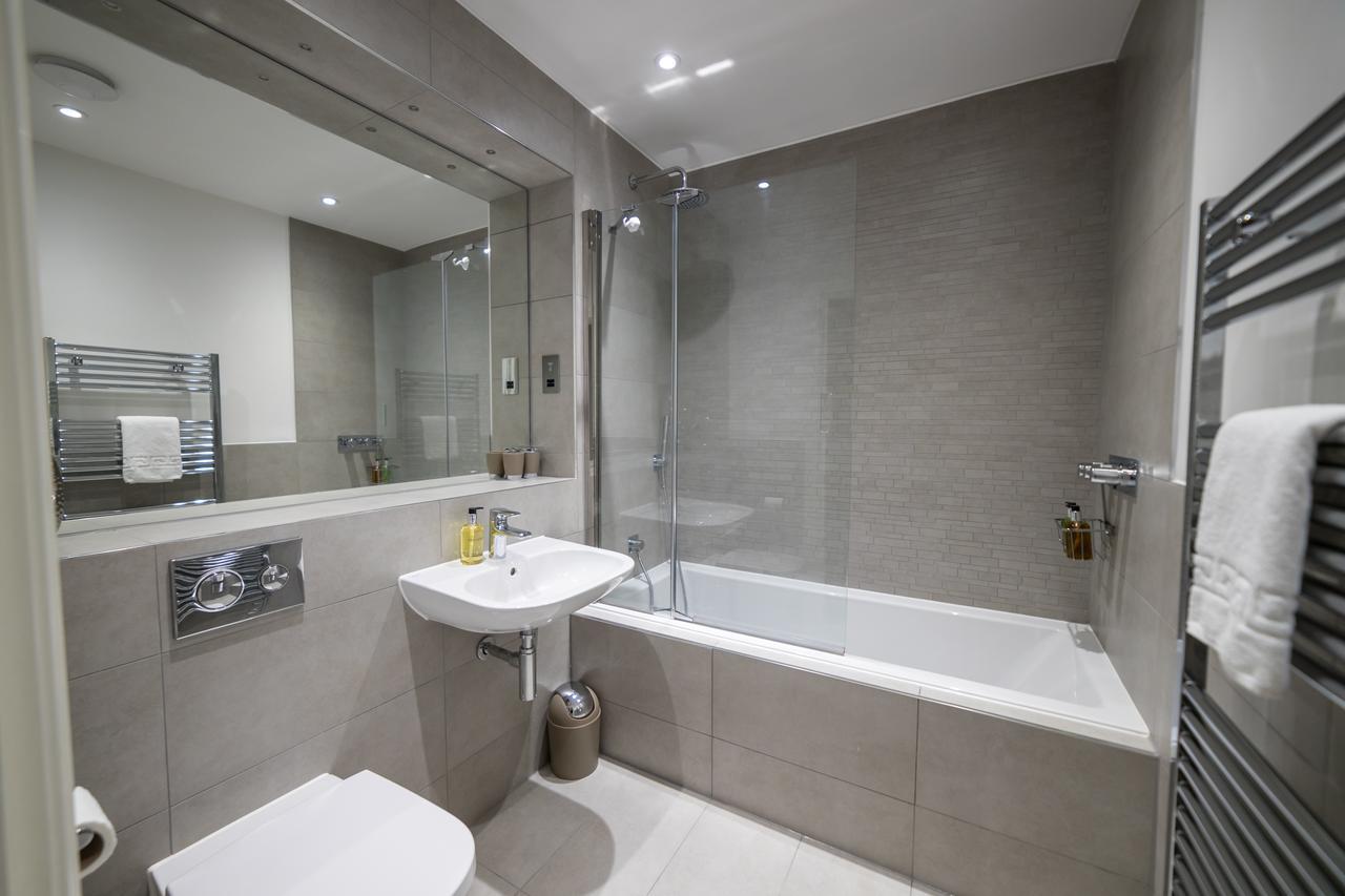Helios Court Penthouse Serviced Apartment By Ferndale Мейдънхед Екстериор снимка