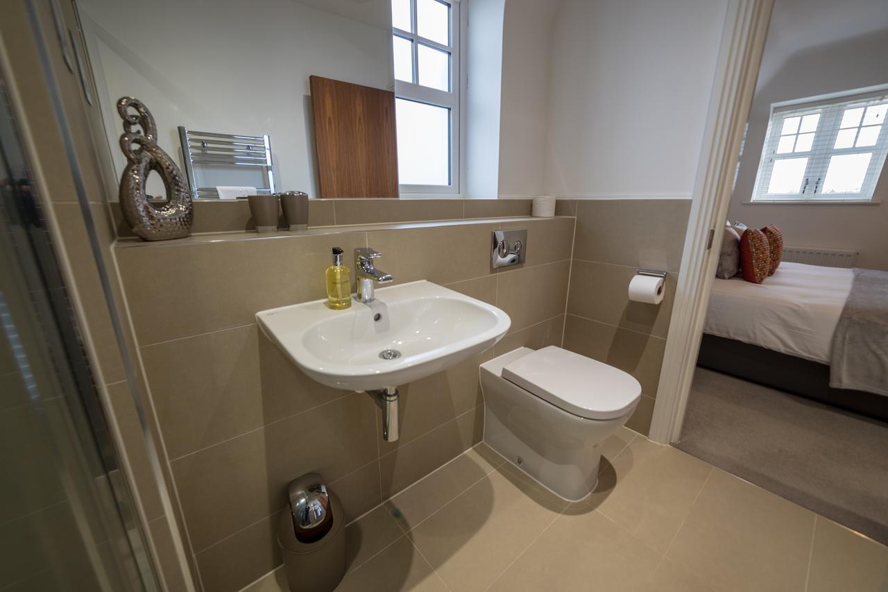 Helios Court Penthouse Serviced Apartment By Ferndale Мейдънхед Екстериор снимка