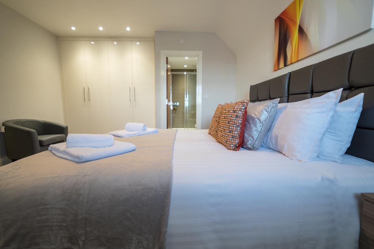 Helios Court Penthouse Serviced Apartment By Ferndale Мейдънхед Екстериор снимка