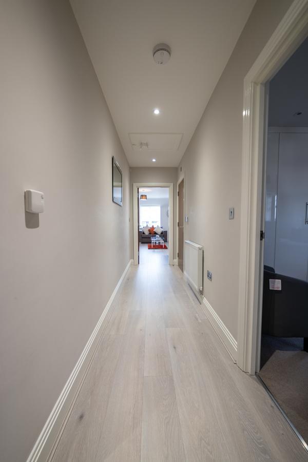 Helios Court Penthouse Serviced Apartment By Ferndale Мейдънхед Екстериор снимка