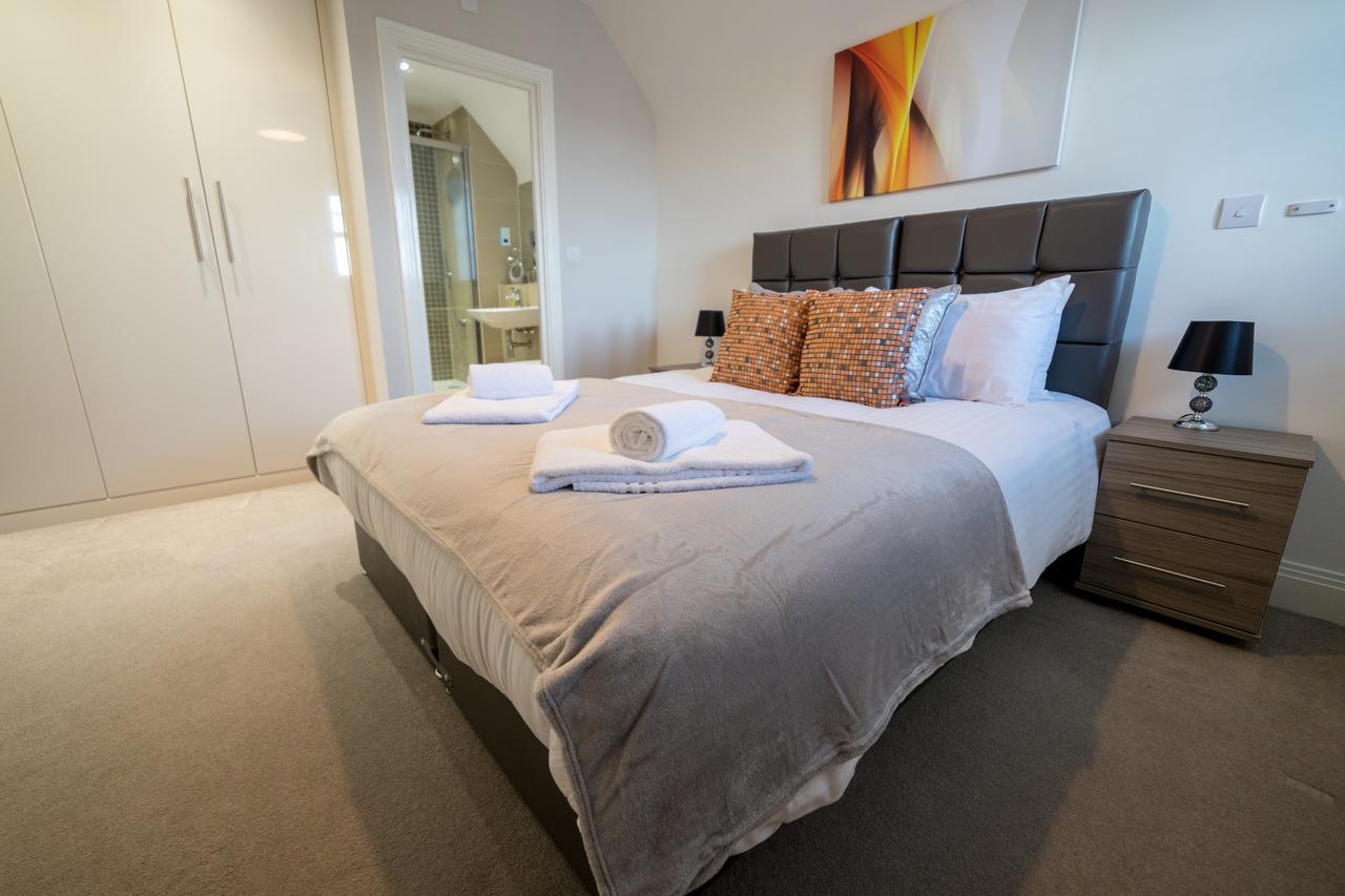 Helios Court Penthouse Serviced Apartment By Ferndale Мейдънхед Екстериор снимка