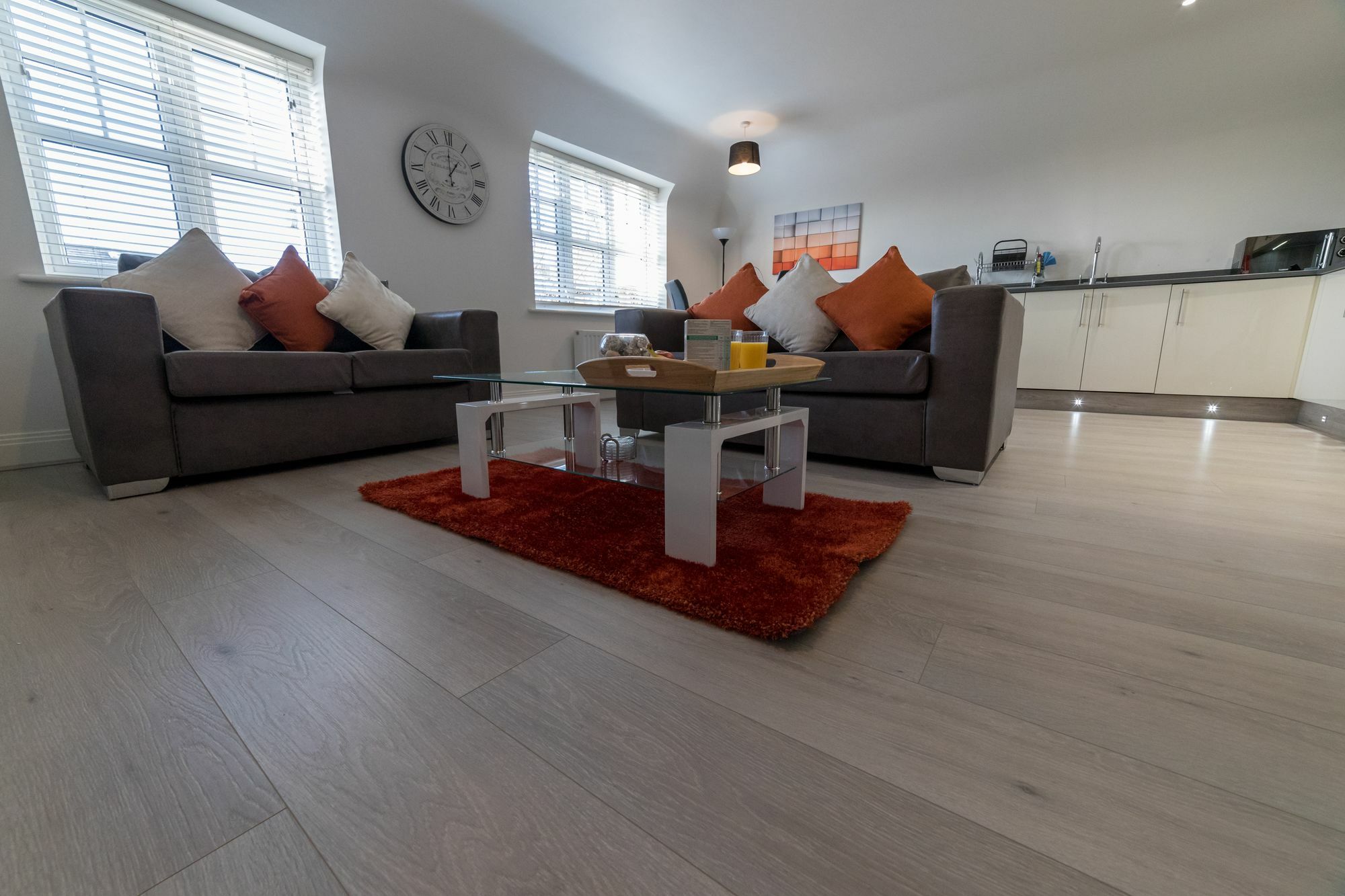 Helios Court Penthouse Serviced Apartment By Ferndale Мейдънхед Екстериор снимка