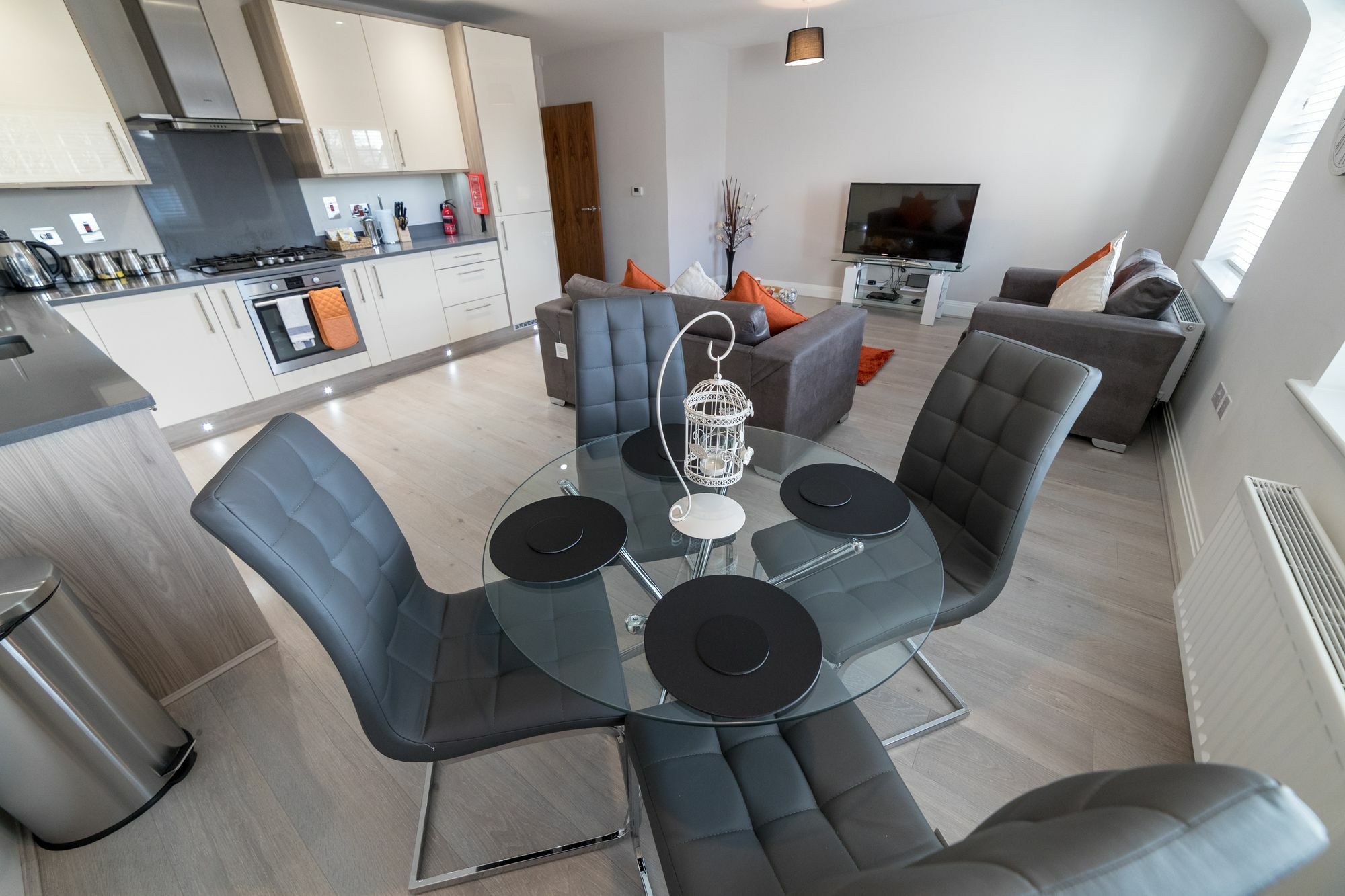 Helios Court Penthouse Serviced Apartment By Ferndale Мейдънхед Екстериор снимка