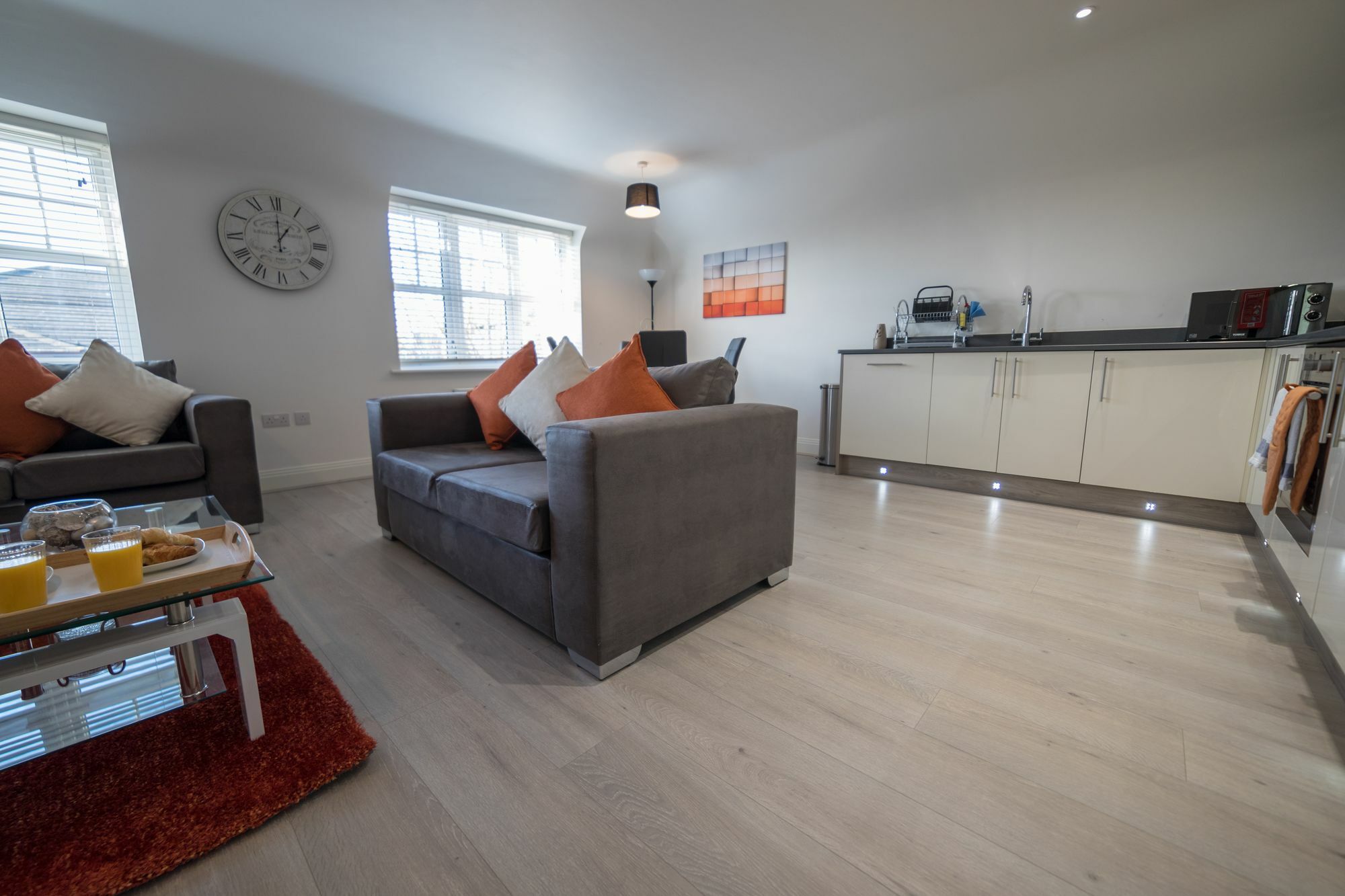 Helios Court Penthouse Serviced Apartment By Ferndale Мейдънхед Екстериор снимка