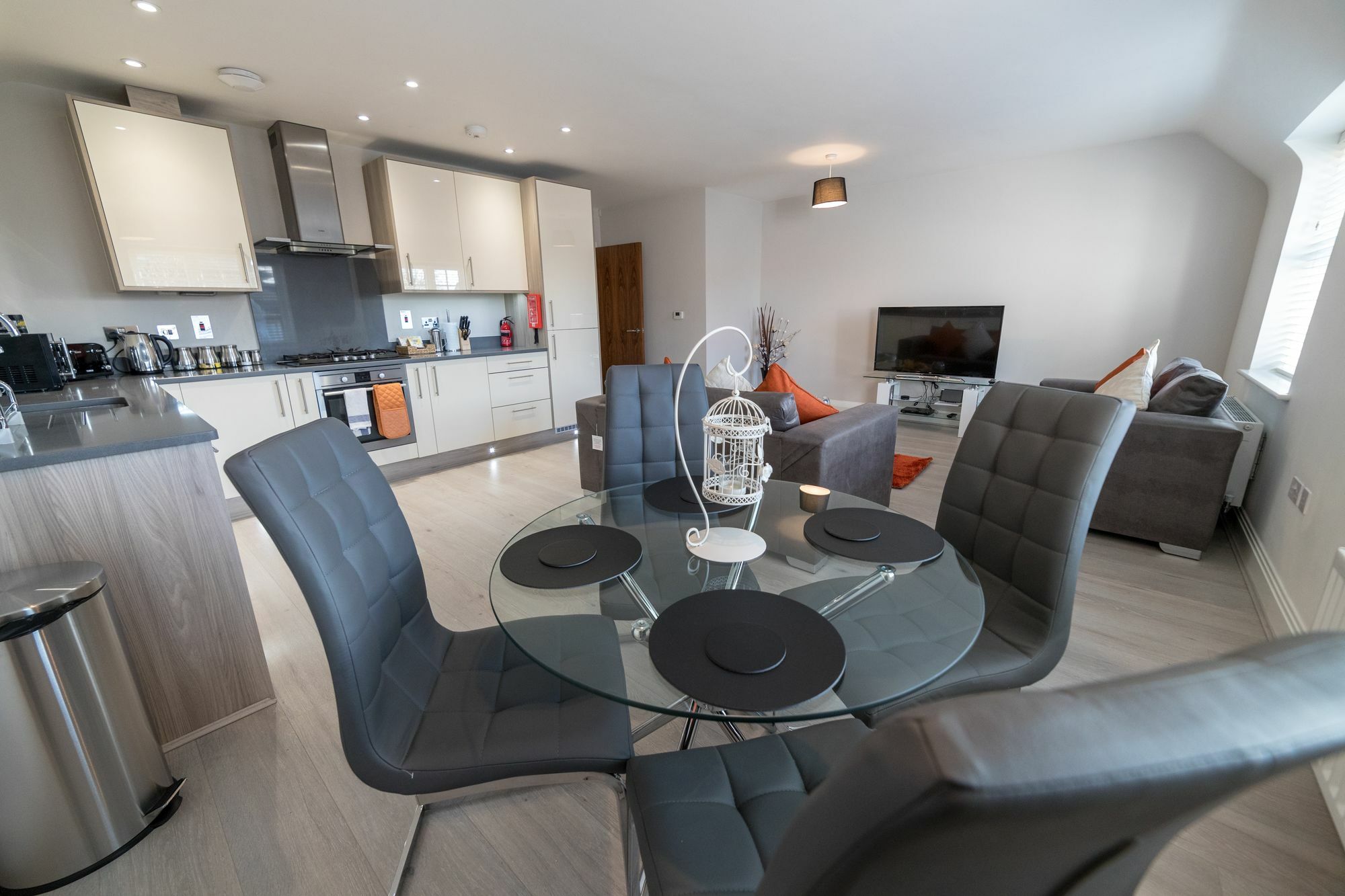 Helios Court Penthouse Serviced Apartment By Ferndale Мейдънхед Екстериор снимка