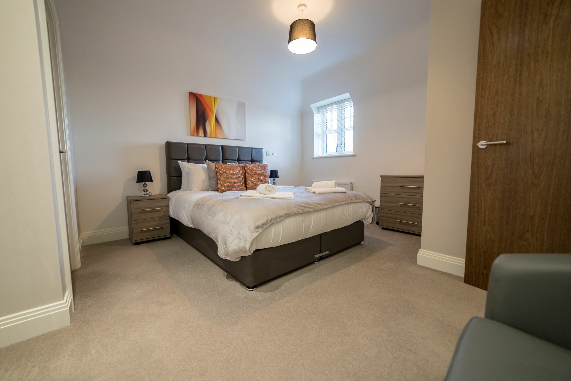 Helios Court Penthouse Serviced Apartment By Ferndale Мейдънхед Екстериор снимка