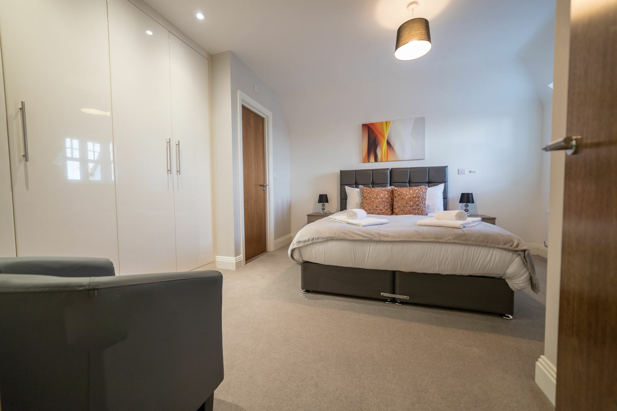 Helios Court Penthouse Serviced Apartment By Ferndale Мейдънхед Екстериор снимка